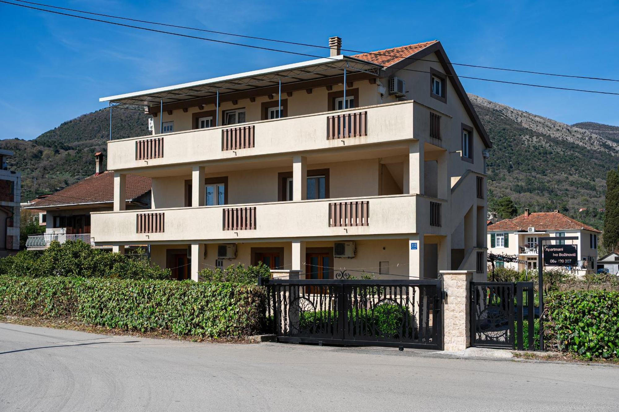 Apartments Ivo Bozinovic Tivat Bagian luar foto